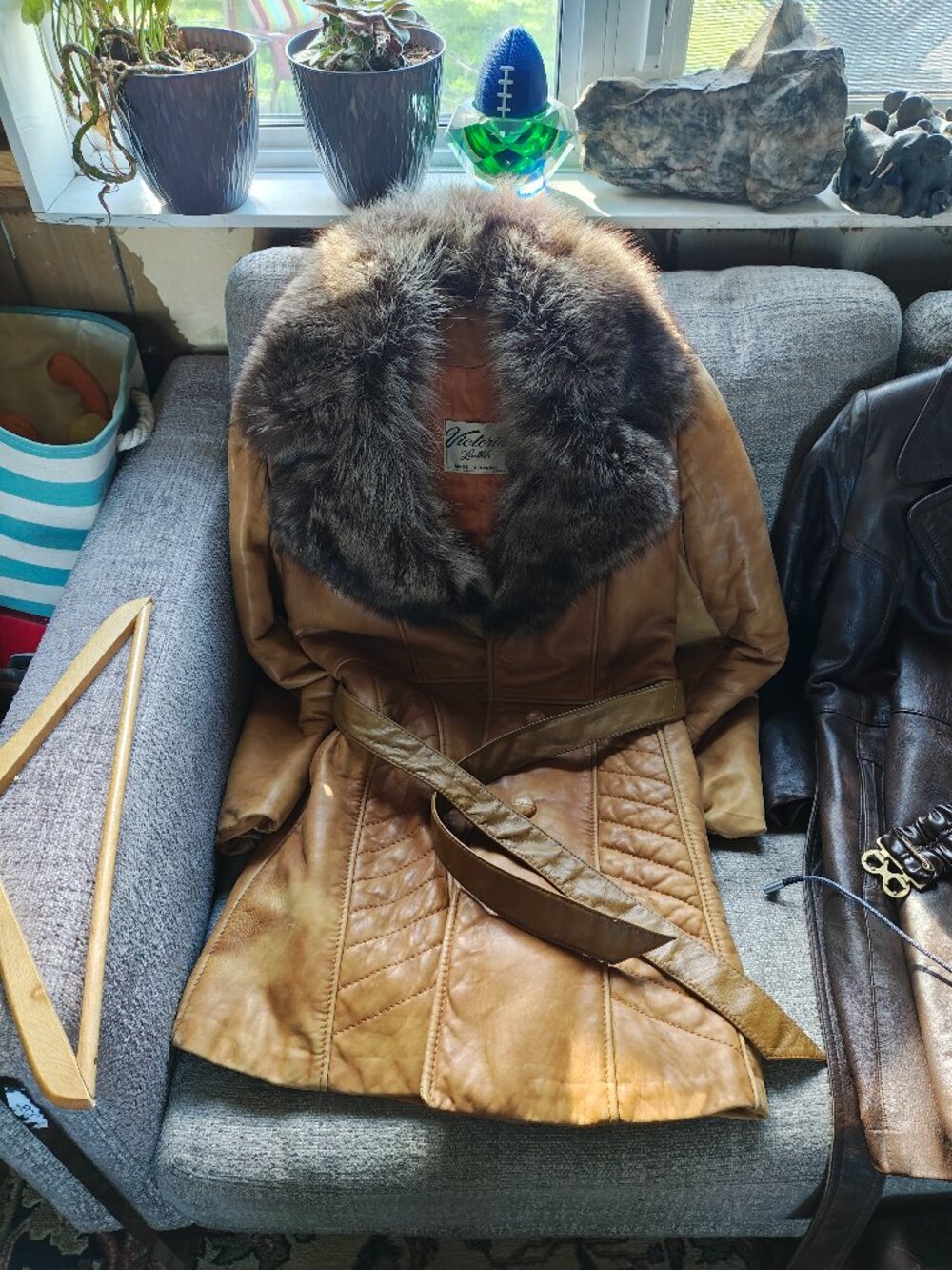 1970s Victoria Leather tan coat with fur collar